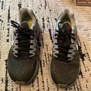 Women’s Nike tennis shoes, size 8